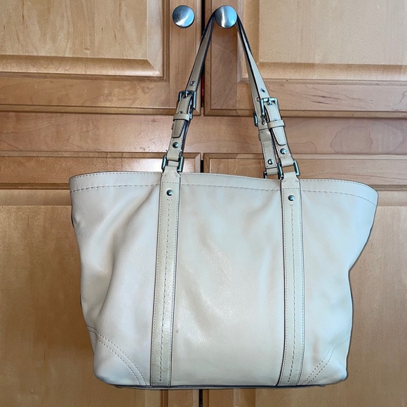 Coach 13098 Shoulder Bag - Picture 3 of 6